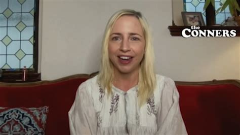 lecy goranson evanston native who plays becky on the conners shares how much she misses