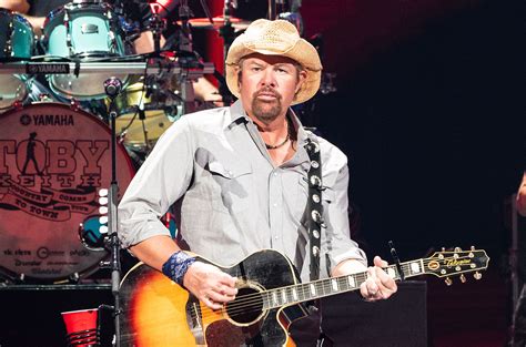 toby keith reveals stomach cancer diagnosis ‘i need time to breathe recover and relax