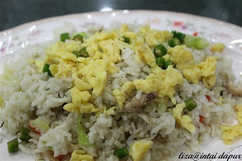 /ˌnɑːsi ɡɒˈrɛŋ/) refers to fried rice in both the indonesian and malay languages. INTAI DAPUR: Nasi Goreng Cilipadi dan Telur Grg Hancur....