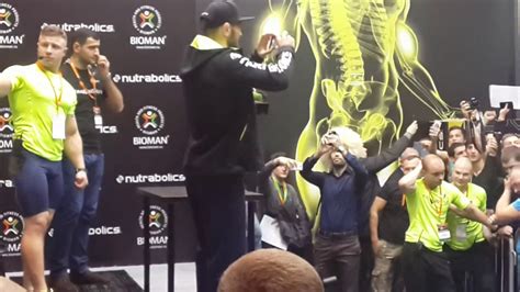 Во втором раунде нурмагомедов провел. Хабиб Нурмагомедов в Москве - YouTube