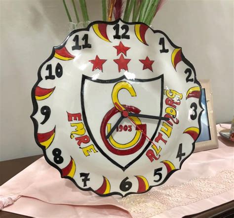 Galatasaray Taraftar Çini Saati İsimli Saat Plates Tableware Desserts