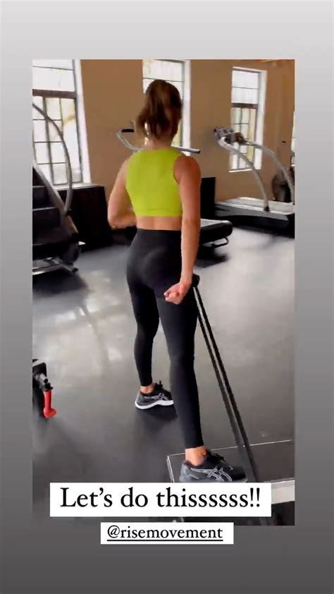 Alison Brie Shows Off Her Workout In Tight Tights And A Mask Giant Freakin Robot