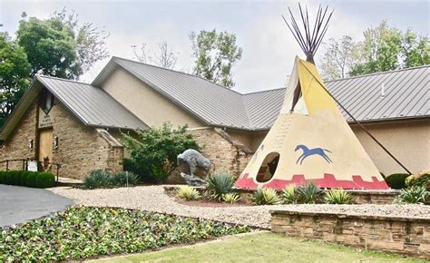 Arkansas Sightseeing Museum Of Native American History Hosts A Trove