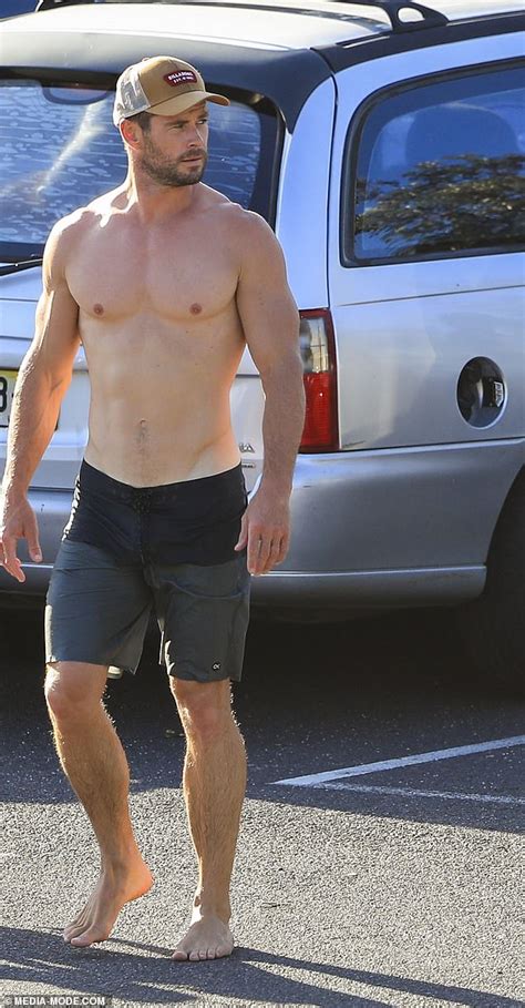 Chris Hemsworth Shows Off His Muscles And Large Feet Vhman
