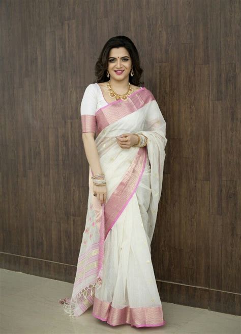 Pin By Bindu Reddy Narem On Clothing Elegant Saree Indian Saree Blouses Designs Saree