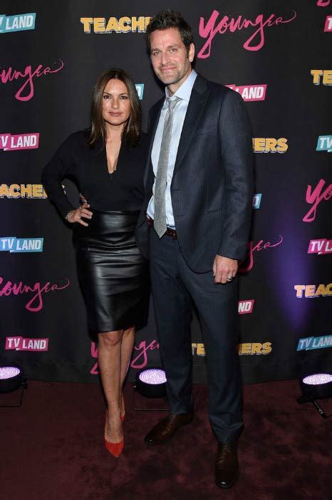As season 6 of the cult show premieres, we talked to the actor about team josh, how he met mariska, and all gentlemanly, learned, abundantly tall, and extremely good to look at: Mariska Hargitay Height Weight Body Statistics - Healthy Celeb