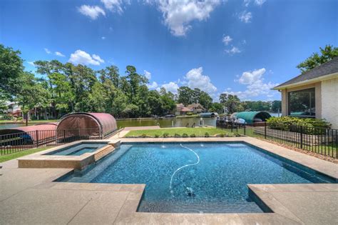 Gorgeous Lakefront Home Wpool And Spa On Quiteprotected Cove On Lake