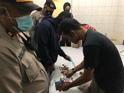 Oknum Pns Terjaring Razia Dengan Teman Wanitanya Di Kamar Hotel