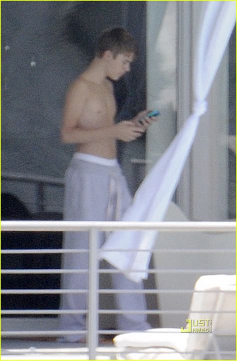 Justin Bieber Shirtless Time In Miami Photo 2565585 Justin Bieber