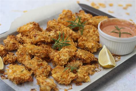 Fino agli anni ottanta circa, la colazione, detta desayuno o colación, comprendeva rondelle di pane bianco imburrate e dulce de leche (dolce di latte), spolverato con zucchero bianco; Bocconcini di pollo impanati al forno con corn flakes ...