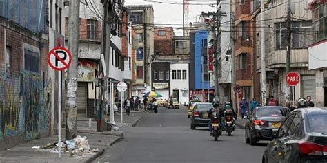 Bogotá, oder genauer santa fe de bogotá, ist die hauptstadt von kolumbien. Una tarde en una de las calles más peligrosas de Bogotá ...