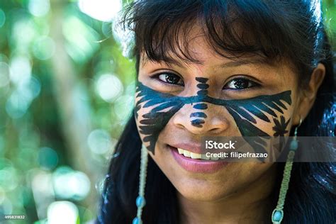 Traditionelle Brasilianische Mädchen Im Amazonas Brasilien Stockfoto Und Mehr Bilder Von 2015