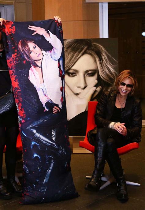 yoshiki、最新の撮りおろし画像を使用した“特大抱き枕”発売決定！ spice エンタメ特化型情報メディア スパイス