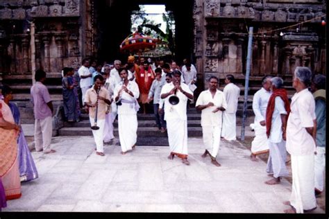 2001 Visit To Jalakandeshwara Temple Nithyanandapedia