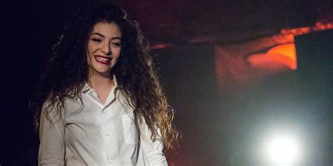 Born in takapuna and raised in devonport, auckland, she became interested in. Lorde Charts Her First No. 1 On The Billboard Hot 100 With ...