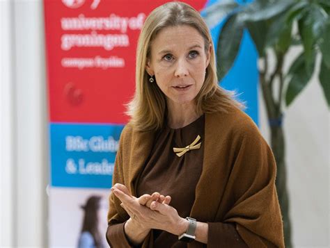 Naar haar werk fietsen en álles lezen. Bezoek minister Stientje van Veldhoven | Over Campus ...
