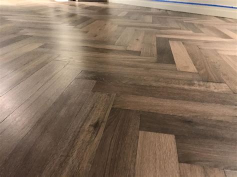 Herringbone flooring, which is also known as parquet block flooring is one of the most distinctive and recognizable hardwood floors. Herringbone French Oak Hardwood Floor Installation in ...