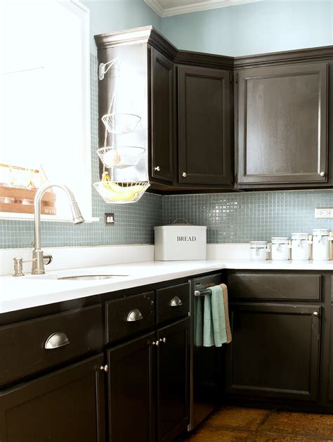 Come to builders surplus to view a great selection of kitchen cabinets, islands, countertops and cabinet hardware. Painting Builder Grade Cabinets: Prep & Priming - It All ...