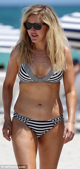 26 Pictures Of Ellie Goulding Shows Off Her Athletic Figure In Skimpy Striped Bikini The Edge