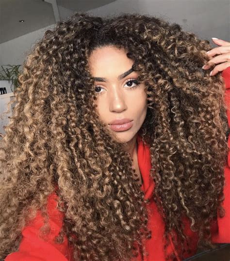 People are taking to pinterest to help them figure out how to style their hair this fall season. Pinterest: Curlylicious | Locken machen, Lange locken, Haare