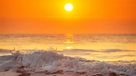 Фотография Море солнца Природа Волны Рассветы и закаты 2560x1440