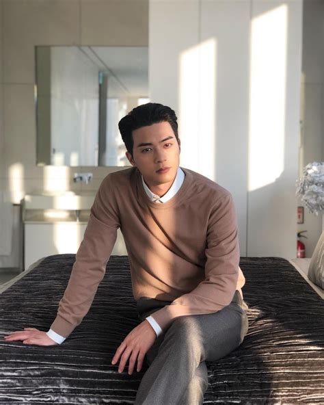 A man hides his cruel past and changes his identity while his detective wife tracks down his past. "Flower Of Evil" Actor Kim Ji Hoon Reveals Everything ...