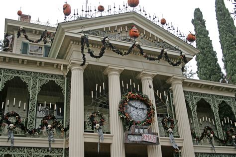 Haunted Mansion Disneyland Anaheim California Usa Flickr