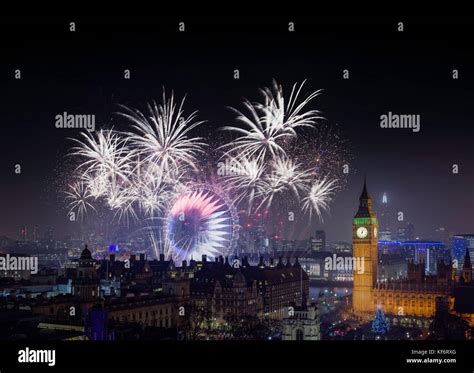The Mayor Of Londons New Year Fireworks Display Stock Photo Alamy