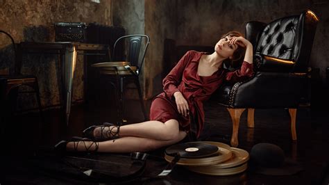 Wallpaper Olya Pushkina Model Brunette On The Floor Looking At
