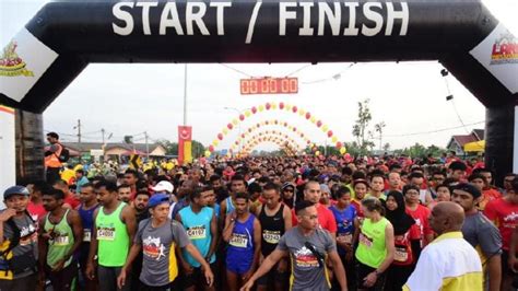 Cuma 2 soal (nomor 7 dan 9). Raja Muda Selangor sertai larian jambatan Klang - Jom Kita ...