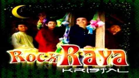 Di sana kelihatan bermacam kuih ketupat dan rendang mintak bu kuih sepotong saya mahu makan kerna perut kosong. Kristal - Selamat Hari Raya (Saloma) HQ - YouTube