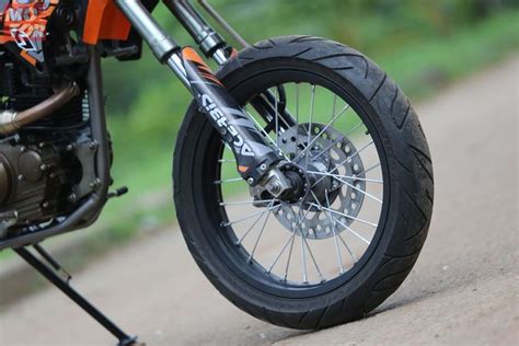 Begitulah penjelasan yang kita berikan,jika ada kurang lebihnya admin minta maaf. Modifikasi Kawasaki Zx 130 Jadi Trail / 7 Ide Modifikasi ...