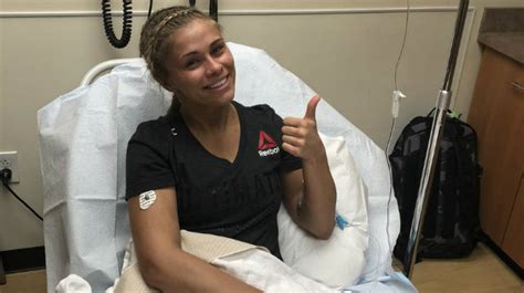 Paige vanzant shows off her broken arm. Paige VanZant suffers broken arm in loss at UFC Fight ...