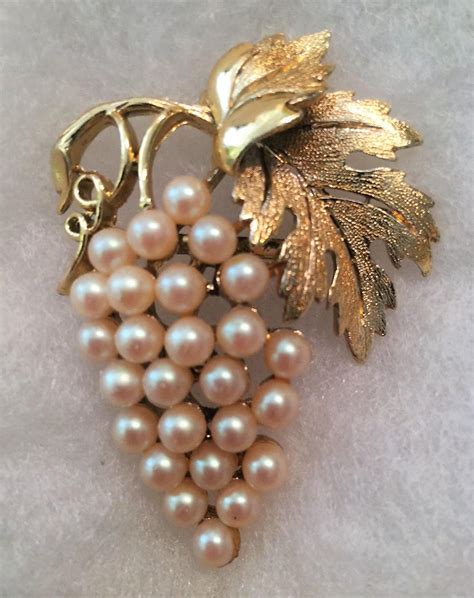 Beautiful Vintage Gold Tone Faux Pearl Brooch Faux Pearl Grapes