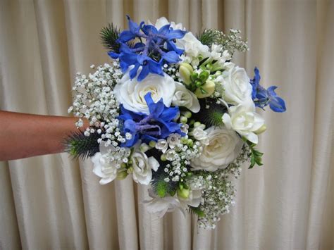 They are one of the gorgeous flower's that areideal for weddings and especially diy bouquets and wedding centerpieces. Delphinium Bouquet|http://refreshrose.blogspot.com/