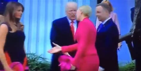 polish first lady snub trump handshake videos went viral जब ट्रंप के हैंडशेक को इग्नोर कर