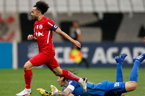 Corinthians vendeu claudinho por cerca de 1% do que o bragantino vai lucrar. Bragantino vence e freia Corinthians em luta por vaga na Libertadores