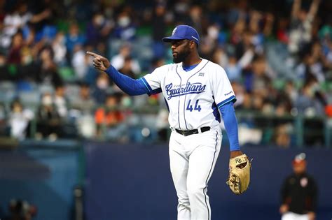 Fubon Guardians Re-Sign Henry Sosa to 2-Year Deal - CPBL STATS
