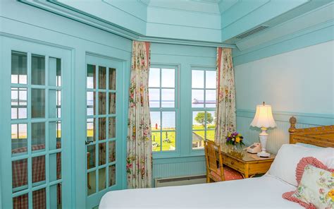Chippewa hotel waterfront is a 3 star hotel located at 7221 main st in mackinac island. Mackinac Island Waterfront Hotels | Our Gallery | Hotel Iroquois