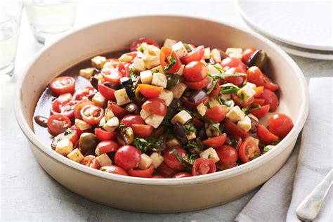 15 Minute Tomato Mozzarella And Basil Salad Recipe — The Mom 100