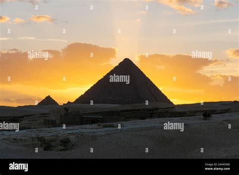 Sunset In Giza Pyramid Complex The Sun Is Going Down Behind The