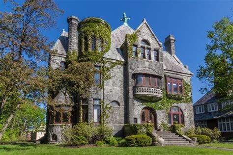 10 Old Homes For Sale That Look Totally Haunted To Us Mini Castle