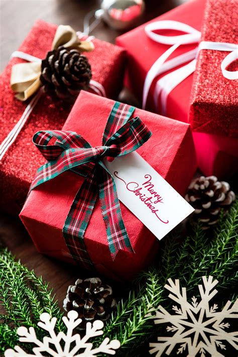 Most of these diy christmas gifts below can be made for less than five bucks! 65+ Christmas Gifts for Employees Ideas - Some Events