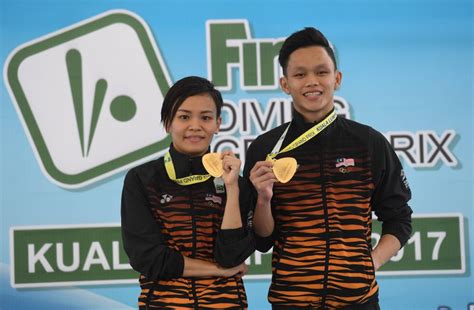 Jellson jabillin and hanis nazirul jaya surya of malaysia compete in the men's synchronised 10m platform diving final on day nine of the gold coast. Jellson, Jun Hoong land on gold at Fina Diving Grand Prix ...