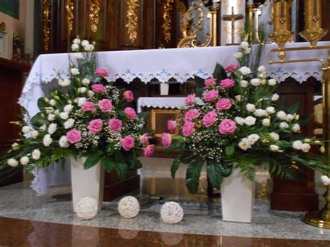 White and green hydrangeas, bells of ireland, monte casino asters, white snaps, and kiwi vine. Pin de Jhon Edilberto en Iglesias y Capillas | Pinterest ...