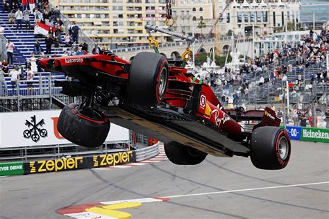 The alphatauri of daniil kvyat split the red bull drivers in fourth, ahead of verstappen, who brought out a brief red flag when he crashed at the ascari chicane. Leclerc crasht en pakt pole in Monaco, Verstappen P2