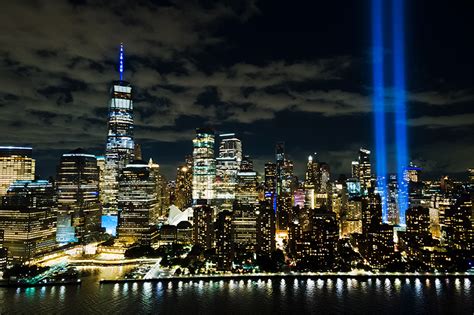 'Tribute in Light' 9/11 memorial shines bright on final night