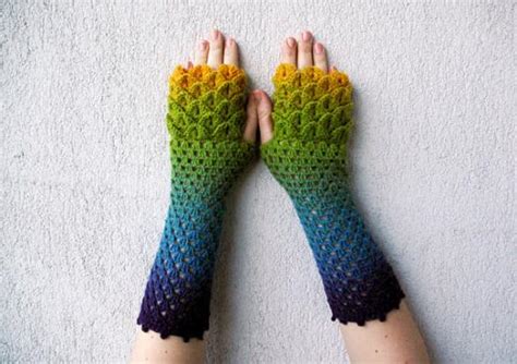 Don't forget to subscribe to our newsletter to receive awesome free crochet patterns, just like this, delivered straight to your inbox every day! Mare shop: fingerless gloves for dragons and exotic birds ...