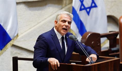 יאיר לפיד החליט לשבור שתיקה. יאיר לפיד: "אני נפגש ומדבר עם גורמים בכחול לבן" | מעריב