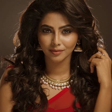 Check out the list of all aishwarya lakshmi movies along with photos, videos, biography and birthday. Aishwarya Lekshmi becomes Nivin Pauly's heroine; Actress ...